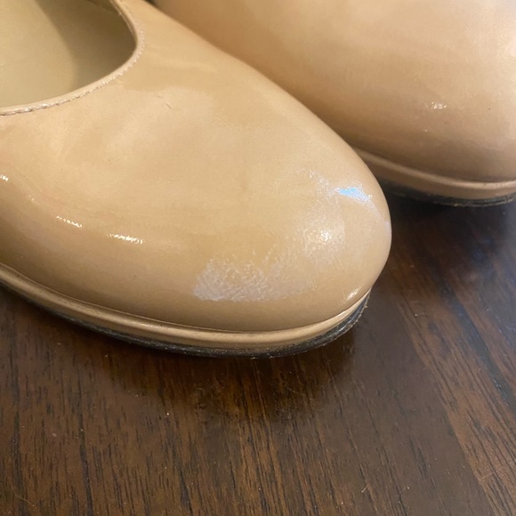 Stuart Weitzman Beige Platform Pump - Picture 4 of 5